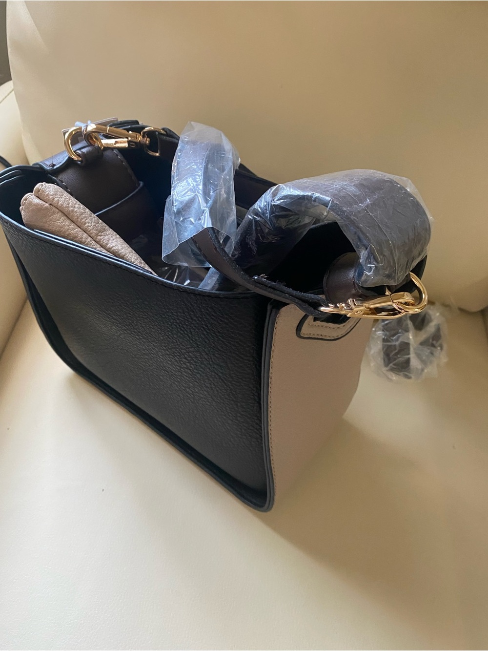 Calin Collection NWT Vegan Black Crossbody Bag w Make Up bag Included